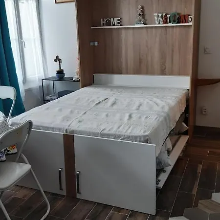 Studio Refait A Neuf De Plein-pied * Rochefort (Charente-Maritime)